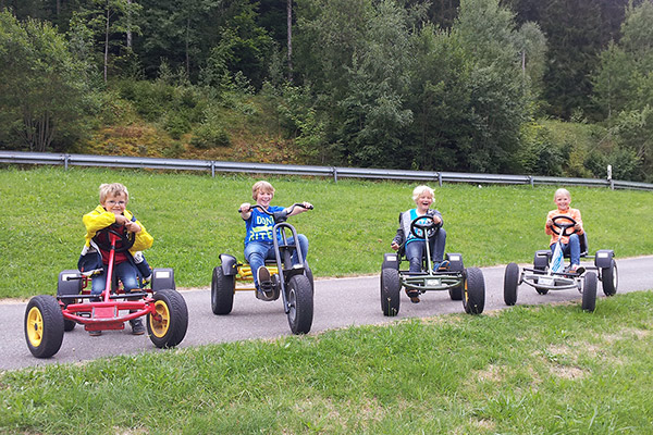 Ausfahrt mit unseren Go-Karts und Kettcars